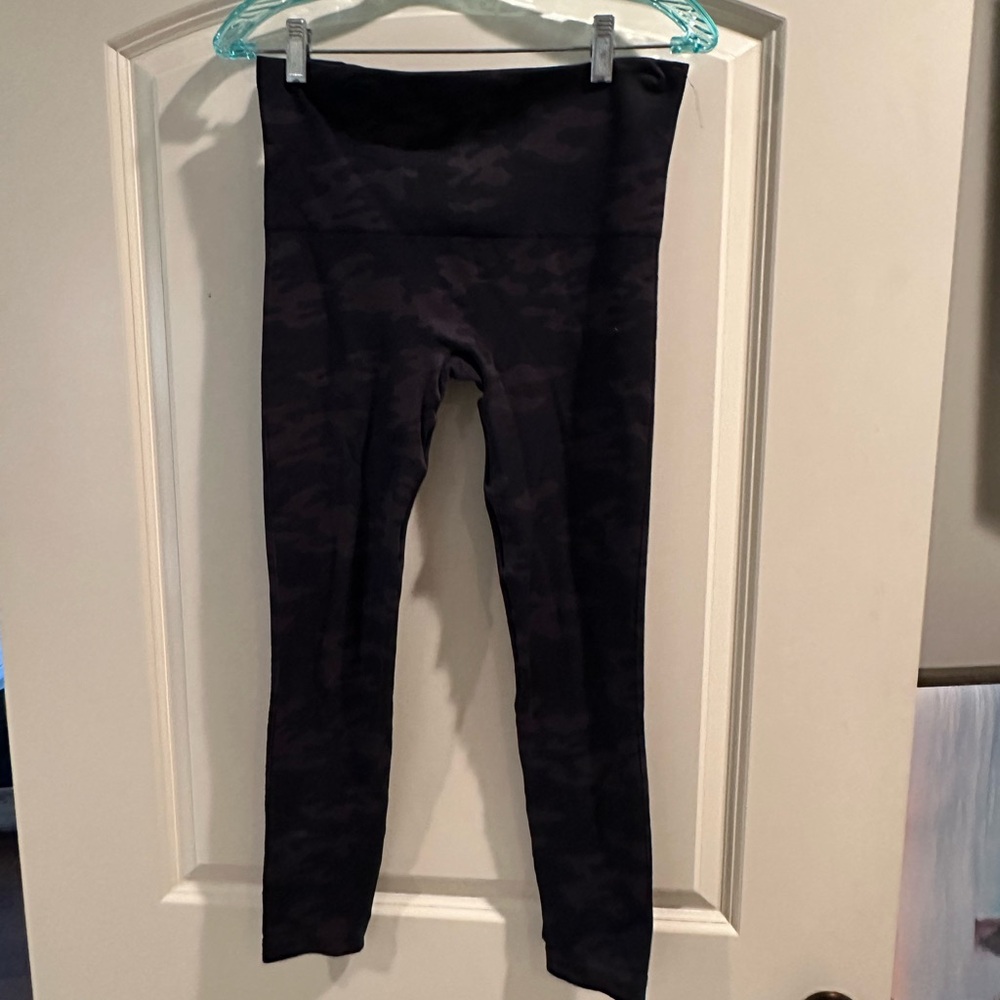 Spanx Black Camouflage Leggings 7/8